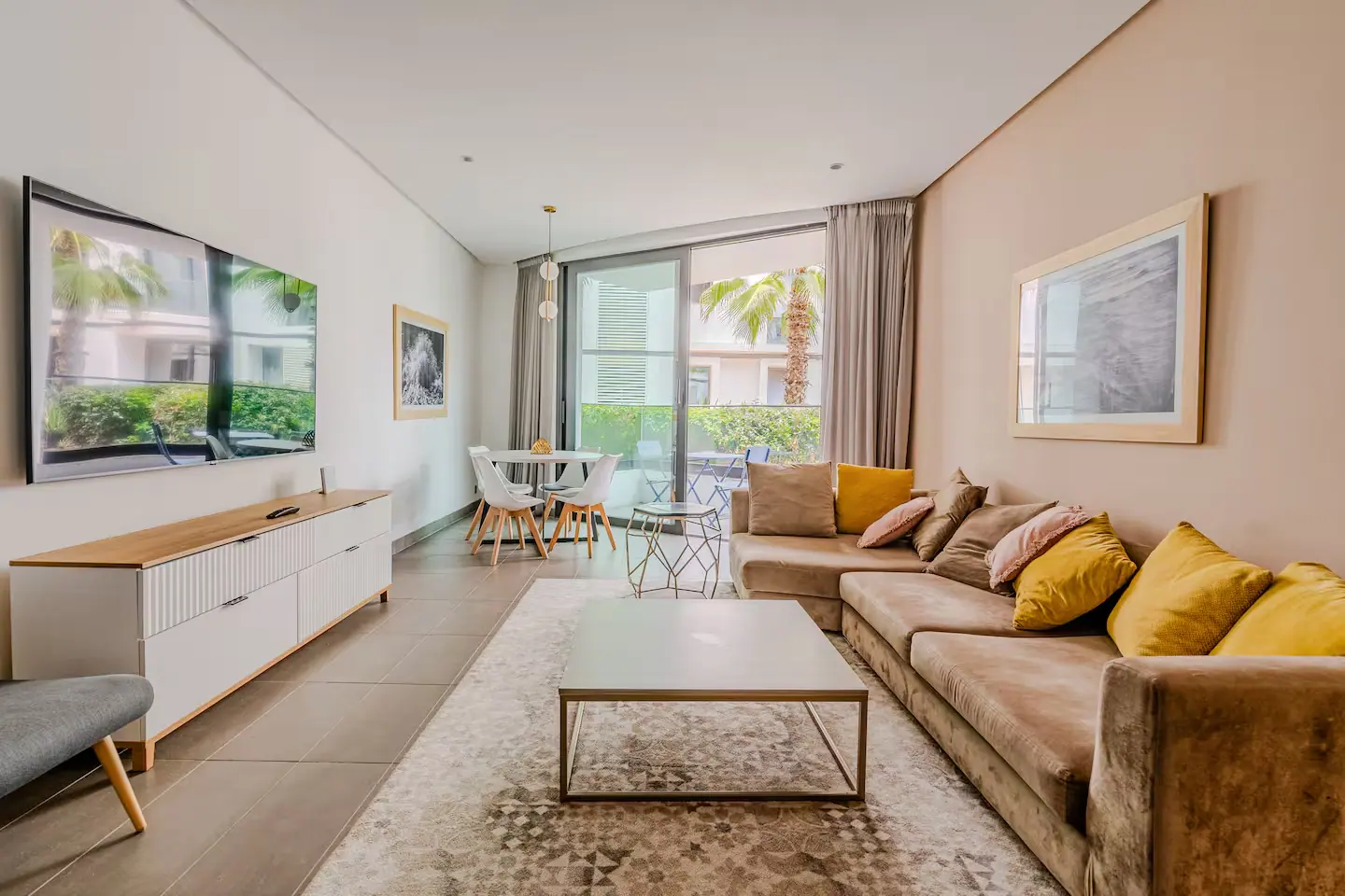 Appartement de standing au centre-ville de Casablanca, avec calendrier de réservation à jour