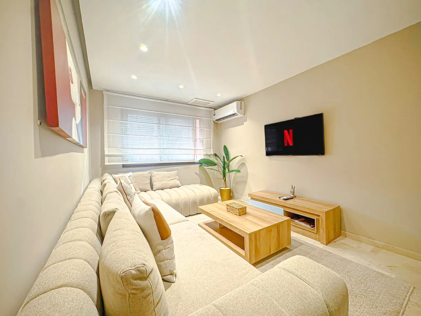 Appartement moderne avec terrasse et équipements de confort, dans le style de ce qu'on trouve en centre-ville à Oujda
