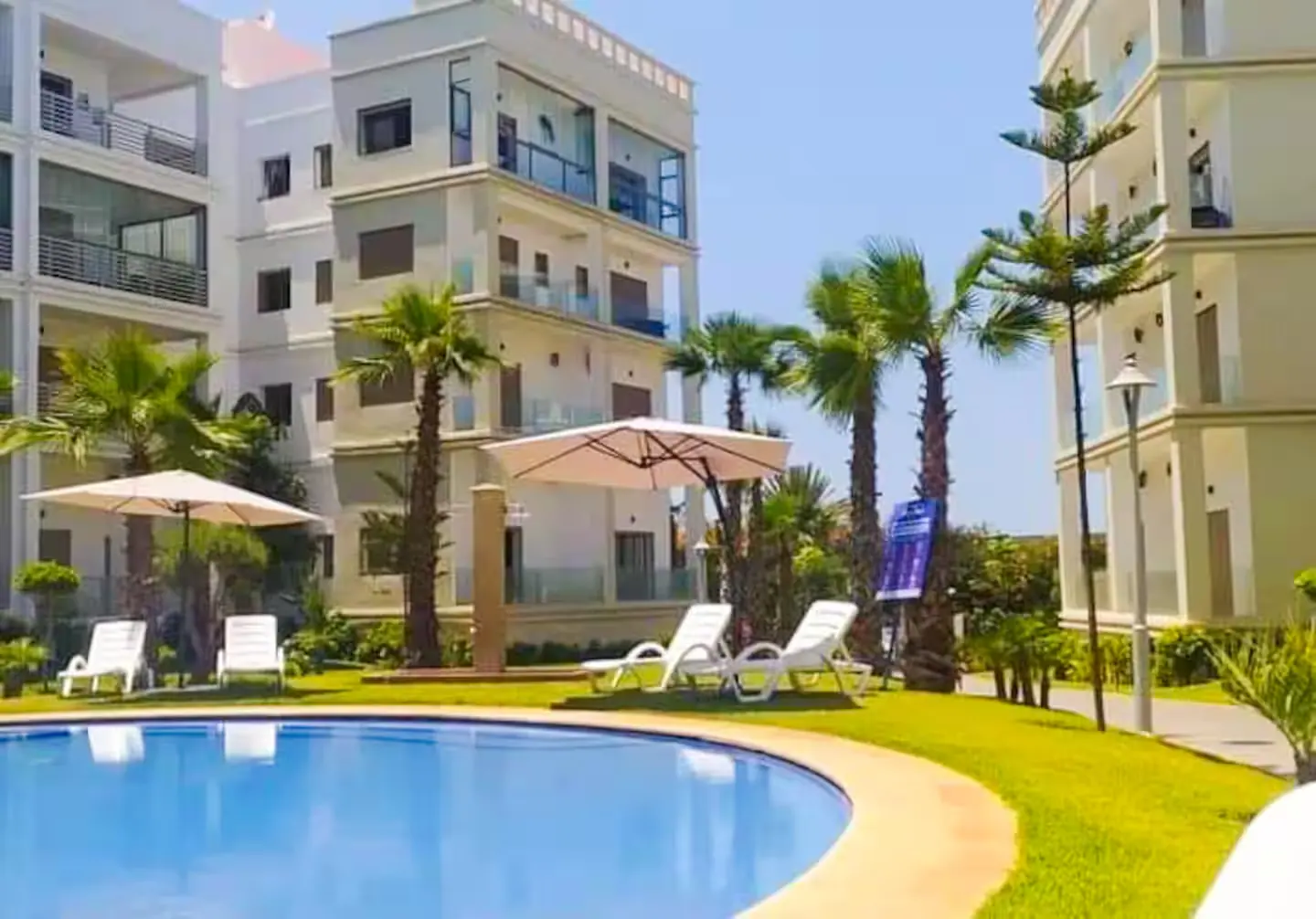 Résidence avec piscines et accès à la plage près de Rabat, cadre balnéaire et résidentiel