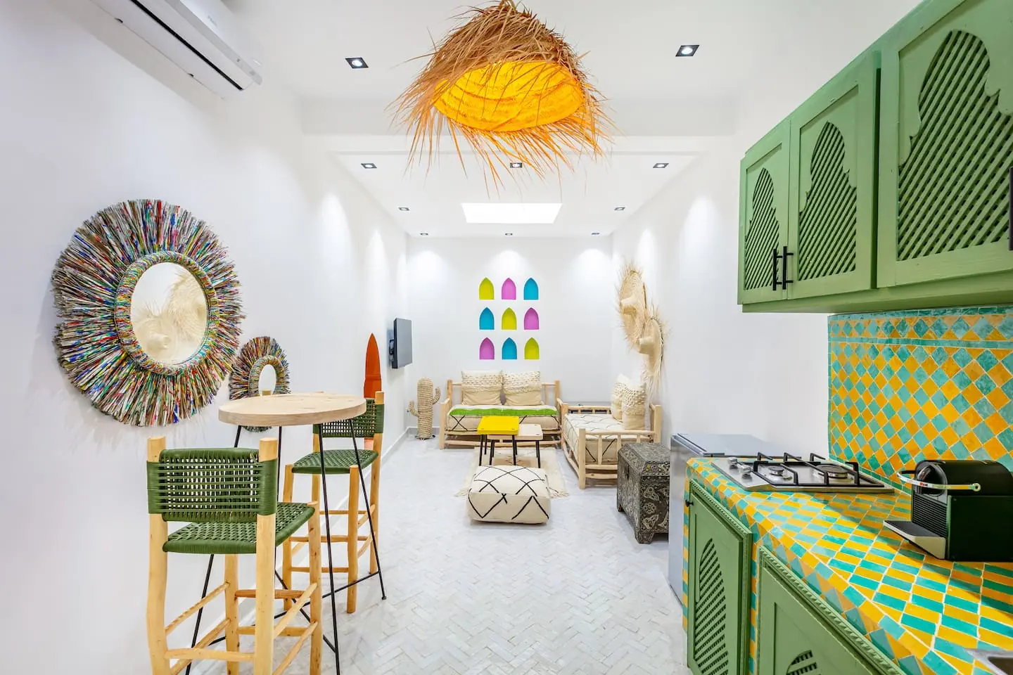 Riad traditionnel avec terrasse dans la médina de Marrakech, géré par le réseau