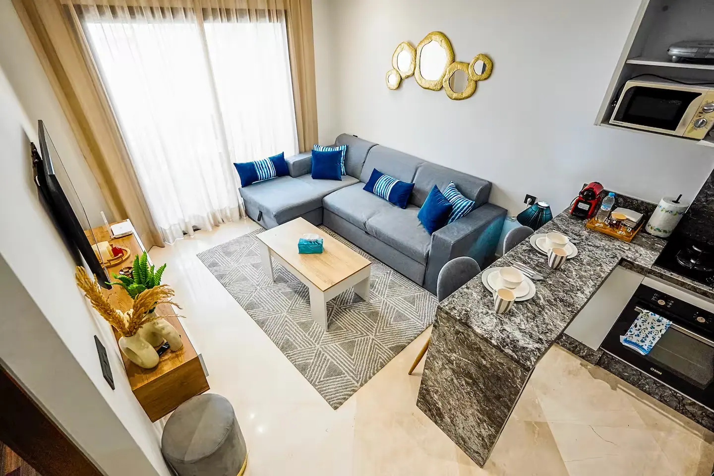 Appartement élégant et lumineux à Casablanca, décoration soignée dans un salon spacieux