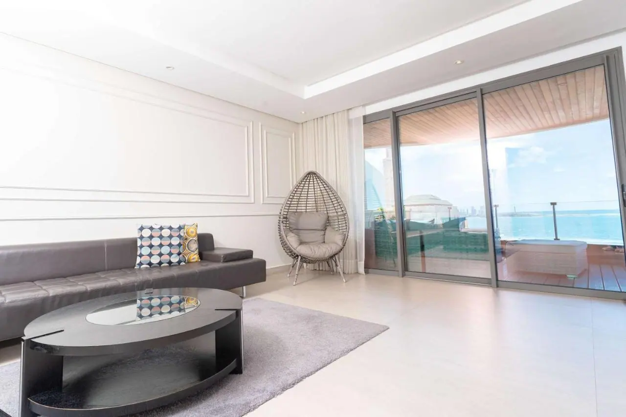 Appartement avec vue mer à Casablanca, équipements entretenus, géré par un membre du réseau