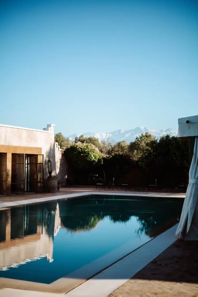 Villa avec vue sur la mer et grande terrasse, dans un cadre résidentiel au Maroc