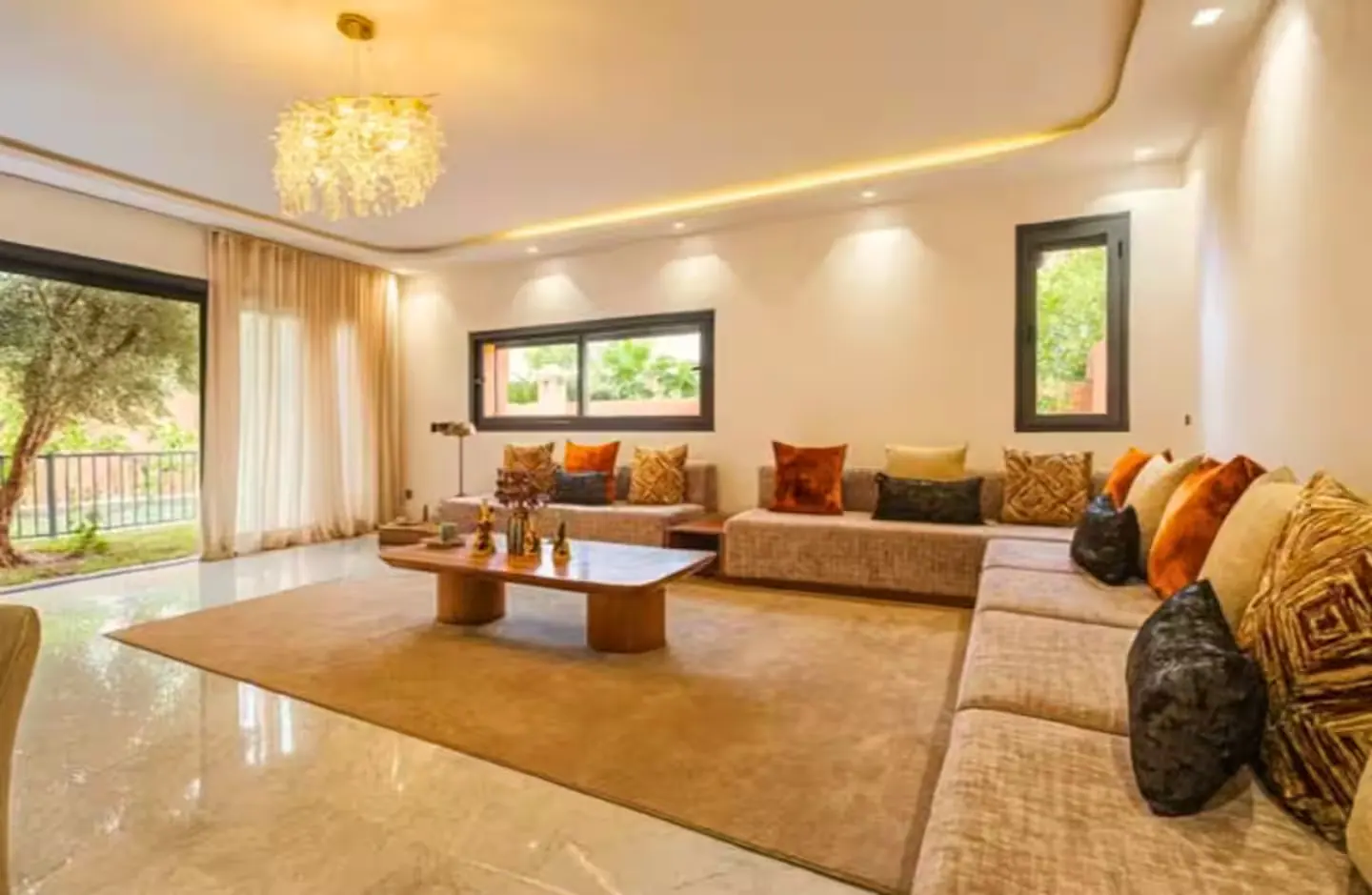 Villa avec piscine privée et jardin à Marrakech, gérée en location courte durée