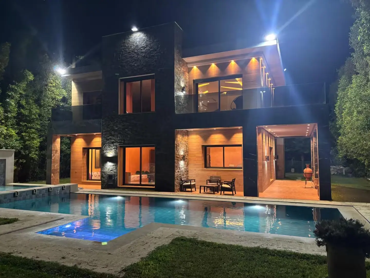 Villa avec jardin au Maroc, bien familial nécessitant un suivi de gestion